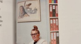 Auf dem Bild ist die Apothekerin, Magistra Brigitta Gotwald Thurner